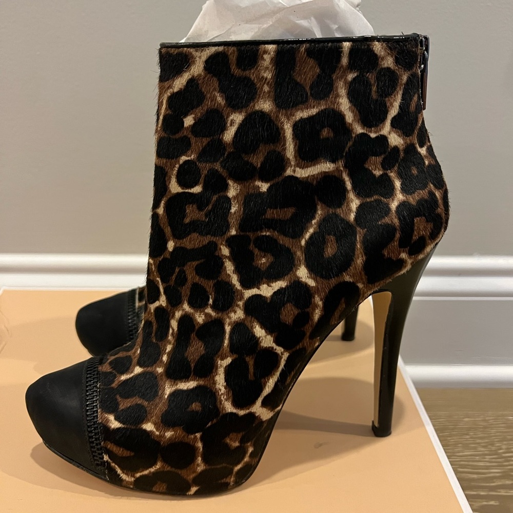Excellent Condition Michael Kors Cheetah Booties 7.5M